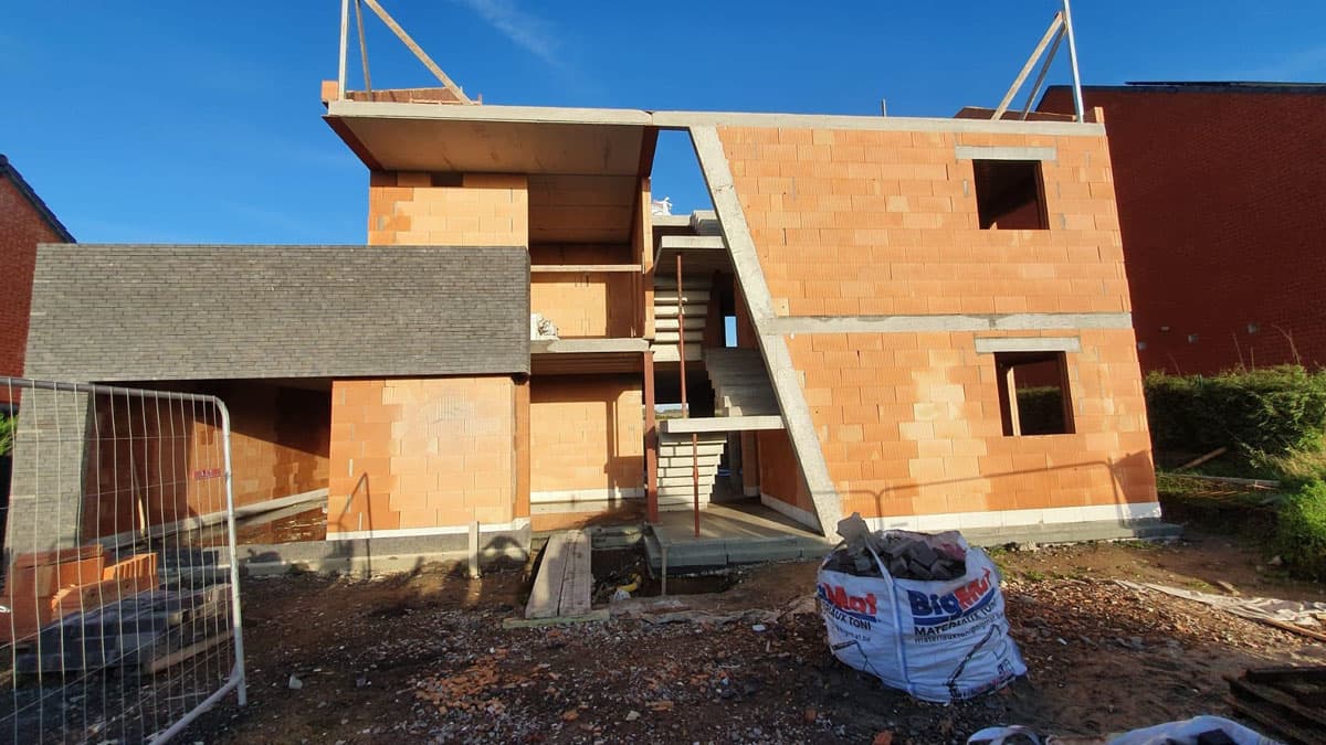 Construction d'une maison unifamiliale moderne à Leernes